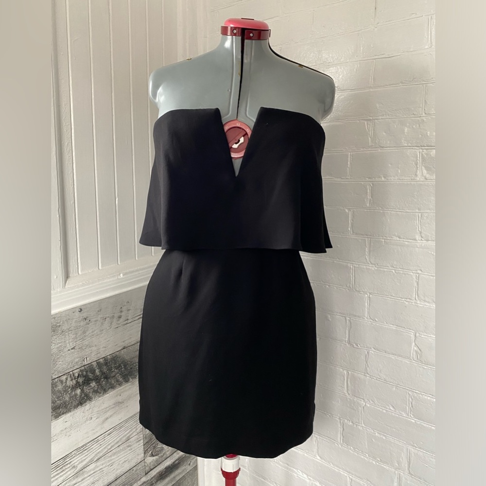 BCBGMaxAzria Black Strapless V-Notch Mini Dress